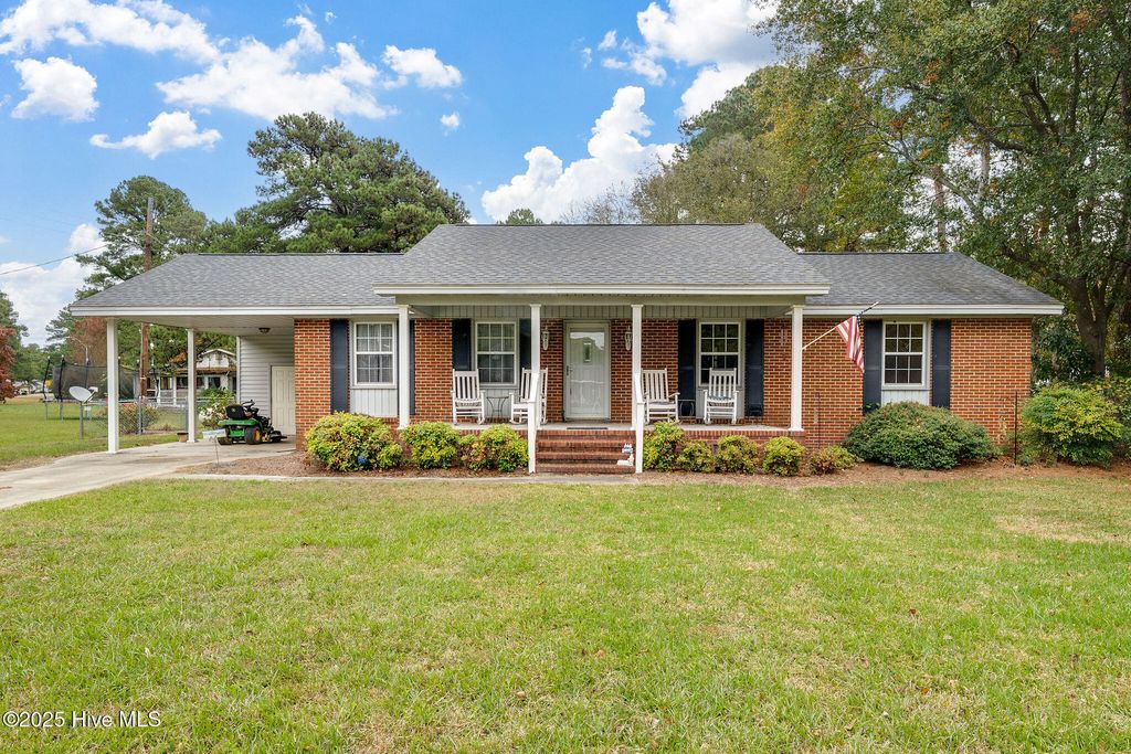 Photo of 214 Elm Street, Warsaw, NC 28398 (MLS # 100538535)