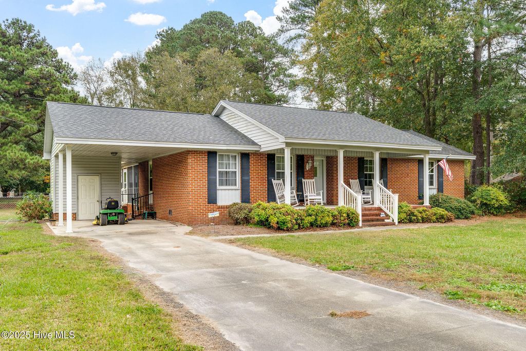Photo of 214 Elm Street, Warsaw, NC 28398 (MLS # 100538535)