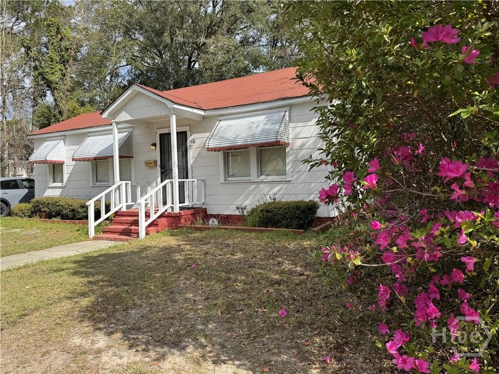 Photo of 1304 E 52nd Street E, Savannah, GA 31404 (MLS # SA352899)