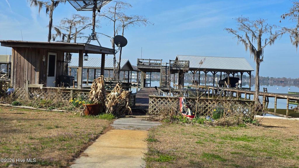 Photo of 1136 White Lake Drive, Elizabethtown, NC 28337 (MLS # 100557874)