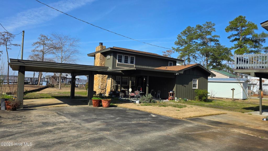 Photo of 1136 White Lake Drive, Elizabethtown, NC 28337 (MLS # 100557874)