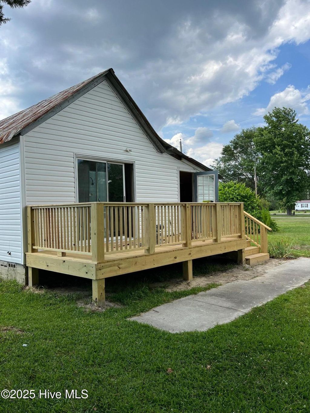 Photo of 582 Five Mile Road, Richlands, NC 28574 (MLS # 100487506)