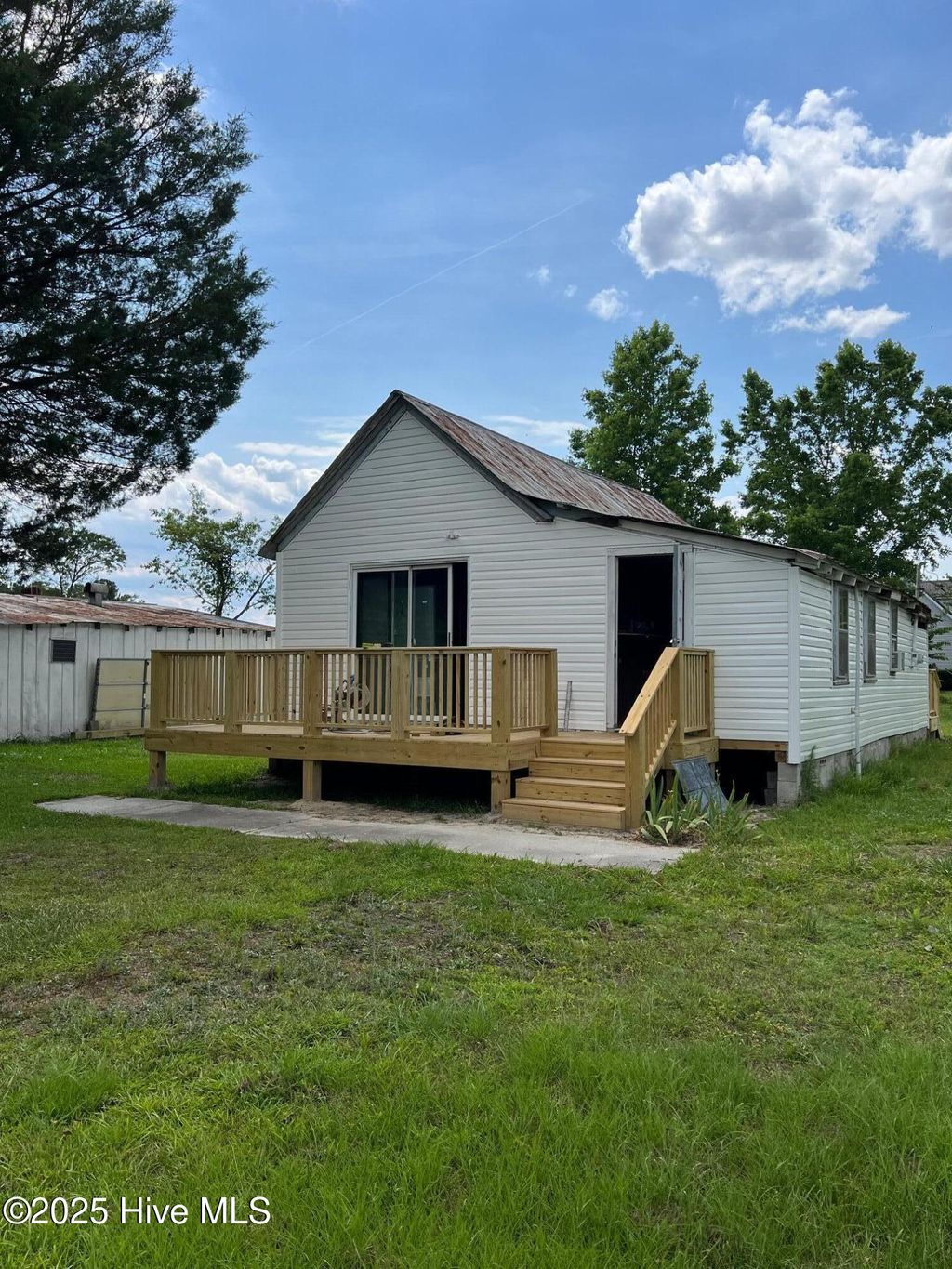 Photo of 582 Five Mile Road, Richlands, NC 28574 (MLS # 100487506)