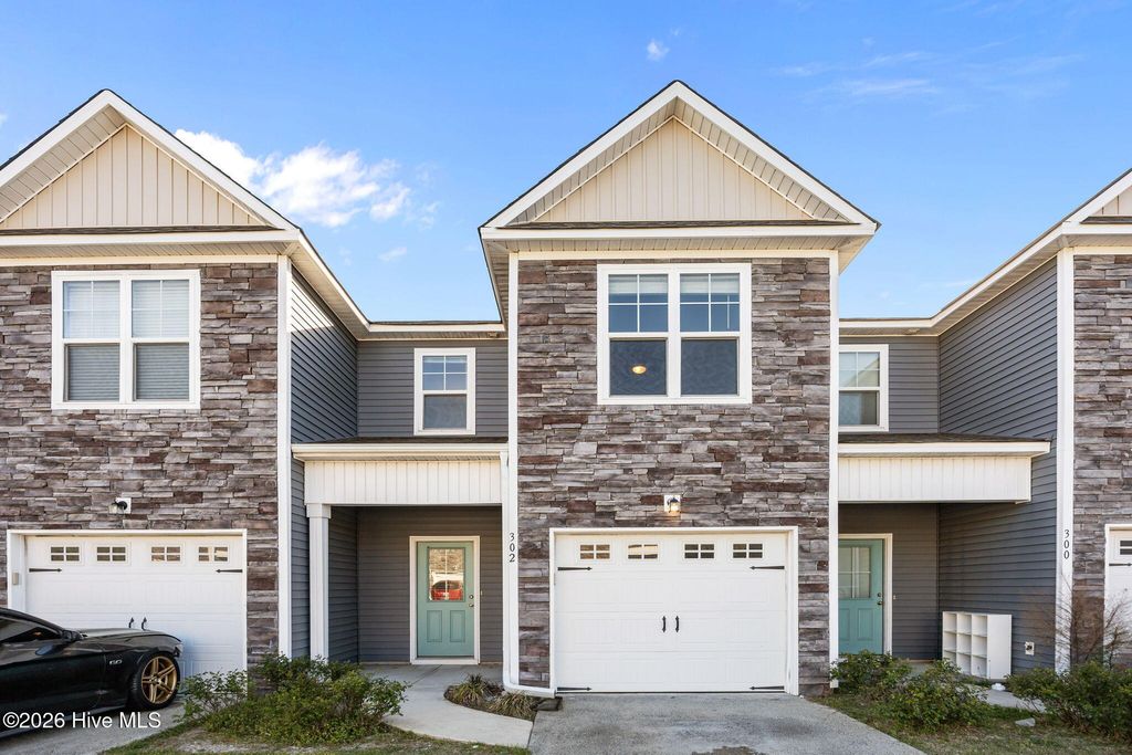 Photo of 302 S Stingray Lane, Sneads Ferry, NC 28460 (MLS # 100565324)