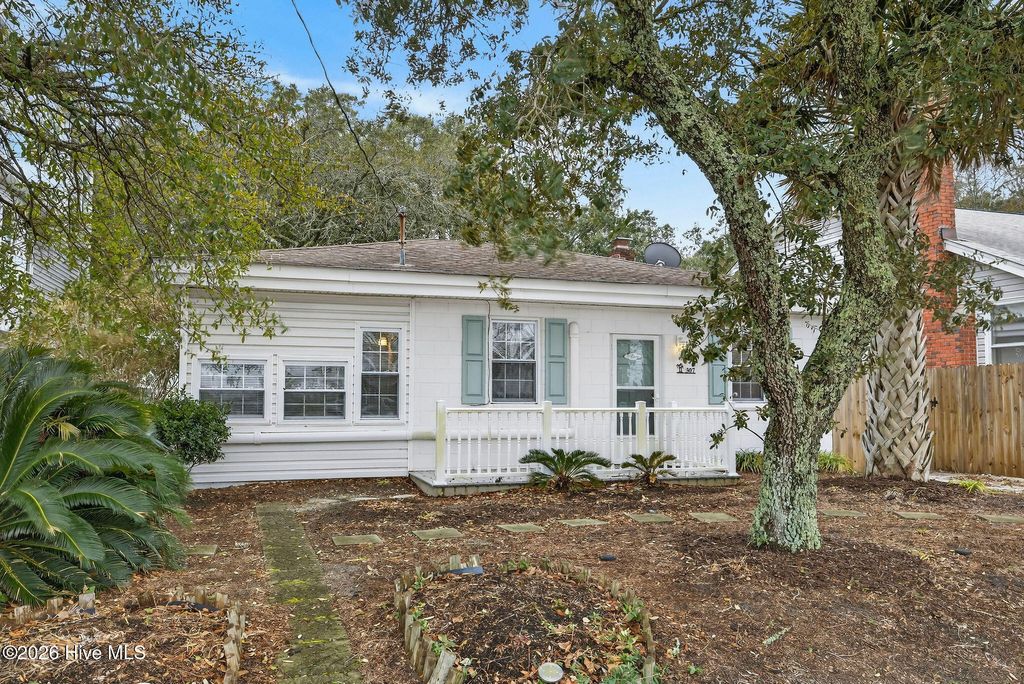 Photo of 307 Fayetteville Avenue, Carolina Beach, NC 28428 (MLS # 100553200)