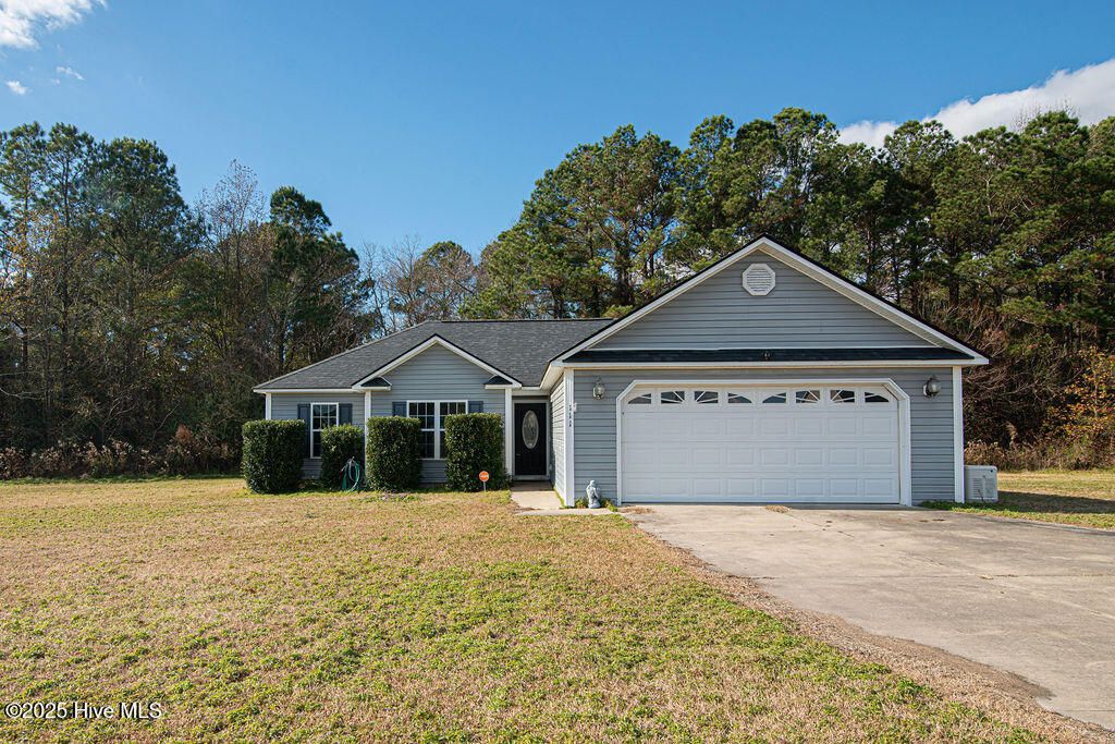 Photo of 111 Cherry Grove Drive, Richlands, NC 28574 (MLS # 100546198)