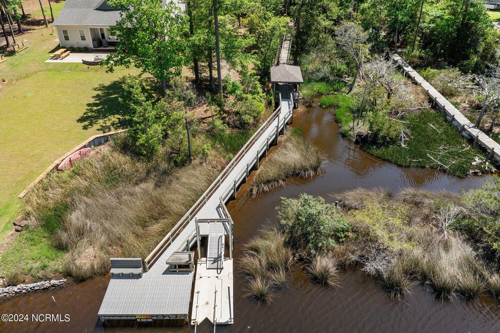 Photo of 103 Blue Heron Circle, Sneads Ferry, NC 28460 (MLS # 100576874)