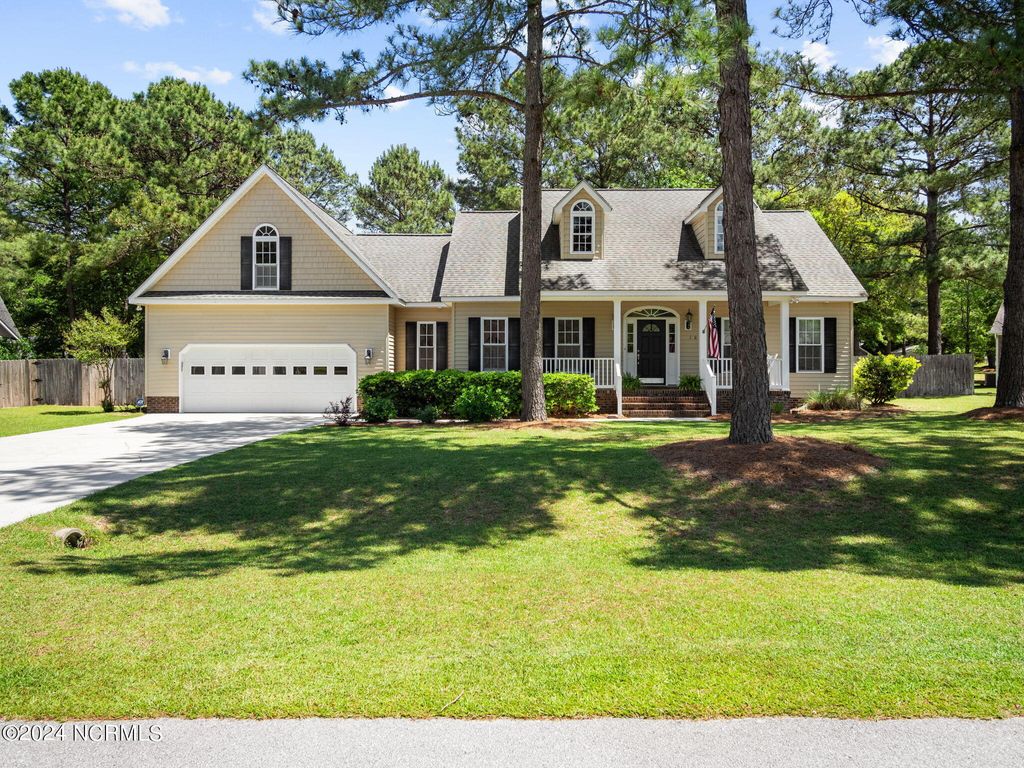 Photo of 103 Blue Heron Circle, Sneads Ferry, NC 28460 (MLS # 100576874)