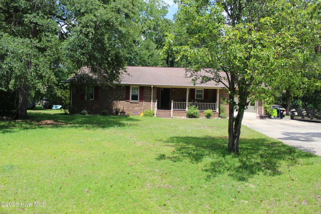 Photo of 1412 Oxford Lane, New Bern, NC 28562 (MLS # 100589213)