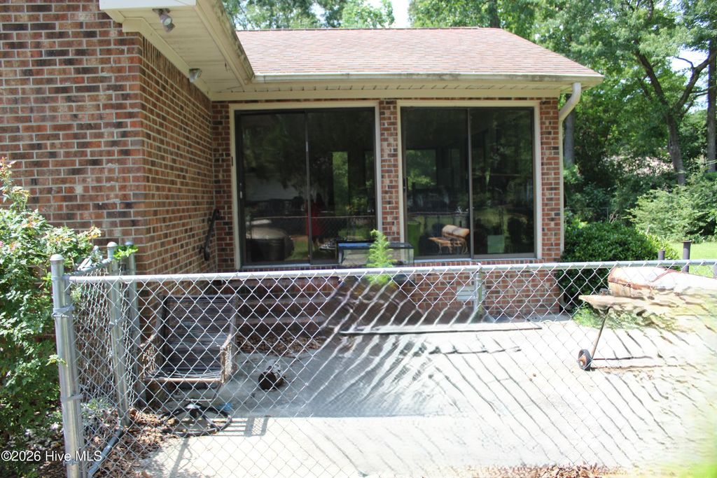 Photo of 1412 Oxford Lane, New Bern, NC 28562 (MLS # 100589213)