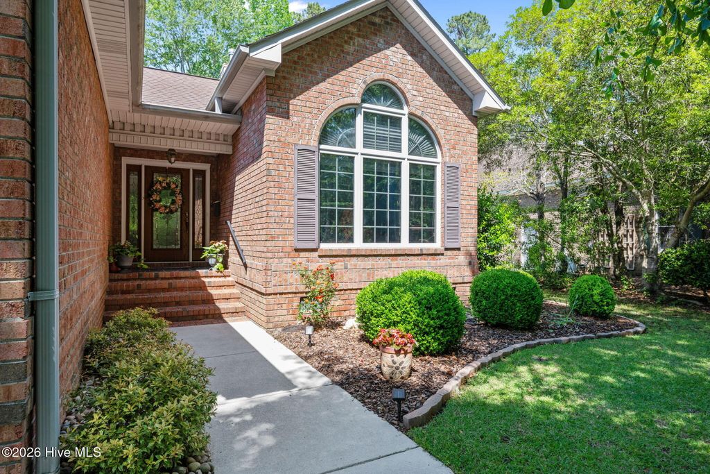 Photo of 112 Southern Hills Drive, New Bern, NC 28562 (MLS # 100569584)