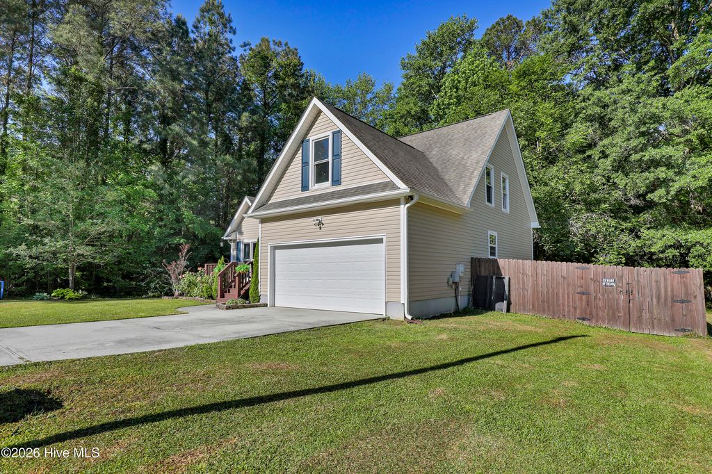 Photo of 917 Mandarin Trail, Jacksonville, NC 28540 (MLS # 100572031)