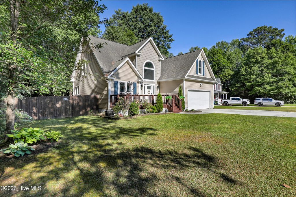 Photo of 917 Mandarin Trail, Jacksonville, NC 28540 (MLS # 100572031)