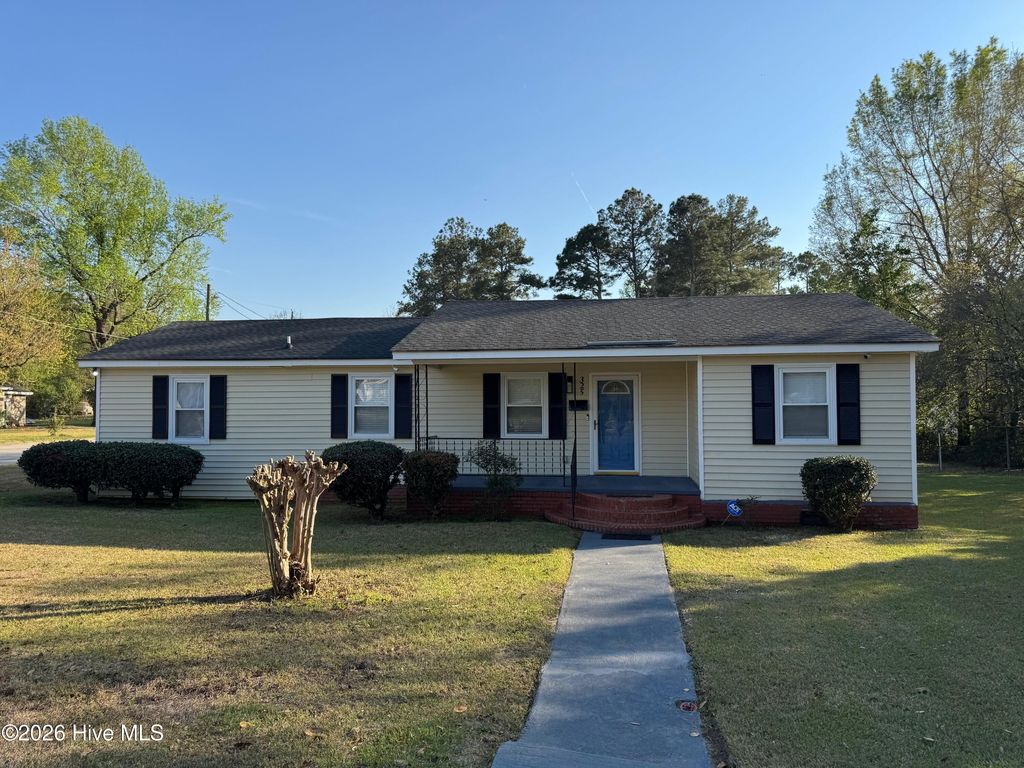 Photo of 325 Tuskeegee Drive, Laurinburg, NC 28352 (MLS # 100564657)