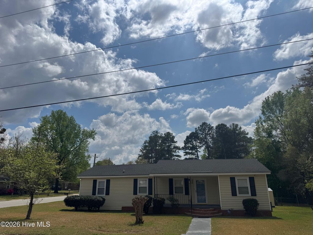 Photo of 325 Tuskeegee Drive, Laurinburg, NC 28352 (MLS # 100564657)