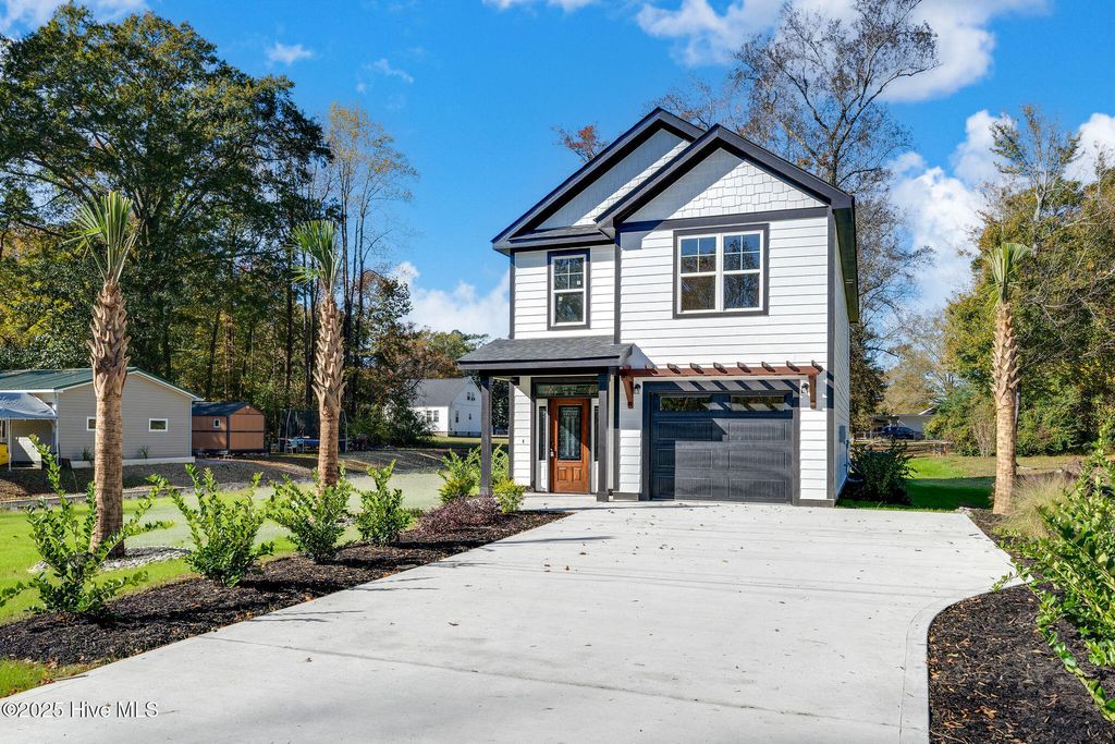 Photo of 134 Currie Street, Wallace, NC 28466 (MLS # 100558245)