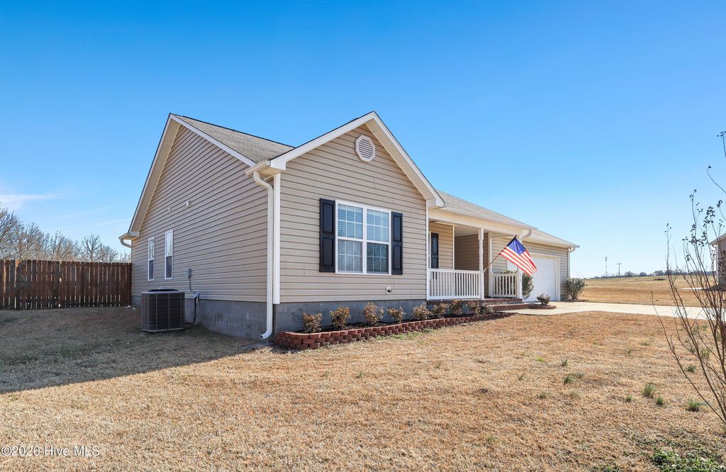 Photo of 212 Quarry Trail, Richlands, NC 28574 (MLS # 100554505)