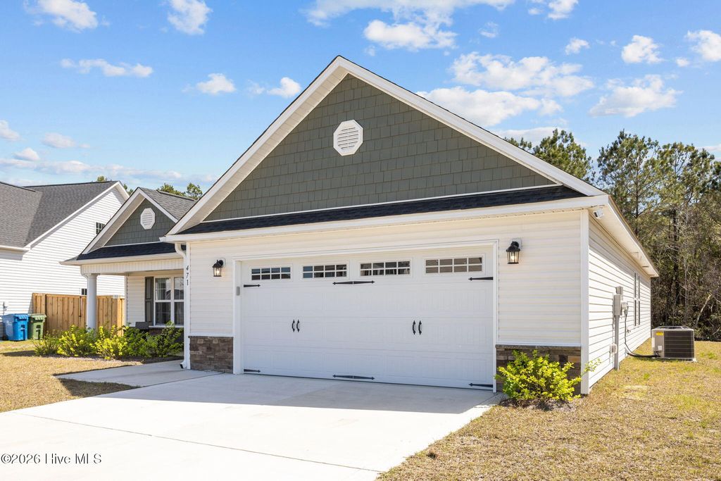 Photo of 471 Pebble Shore Drive, Sneads Ferry, NC 28460 (MLS # 100563738)