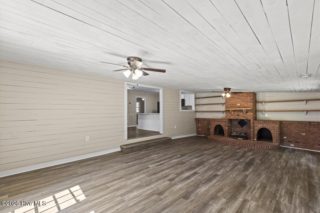 2113 N Parker Road