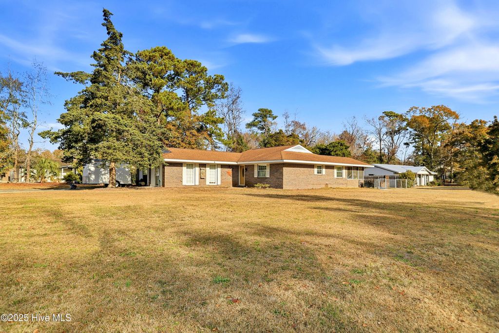 Photo of 202 W Bedford Road, Wilmington, NC 28411 (MLS # 100546055)