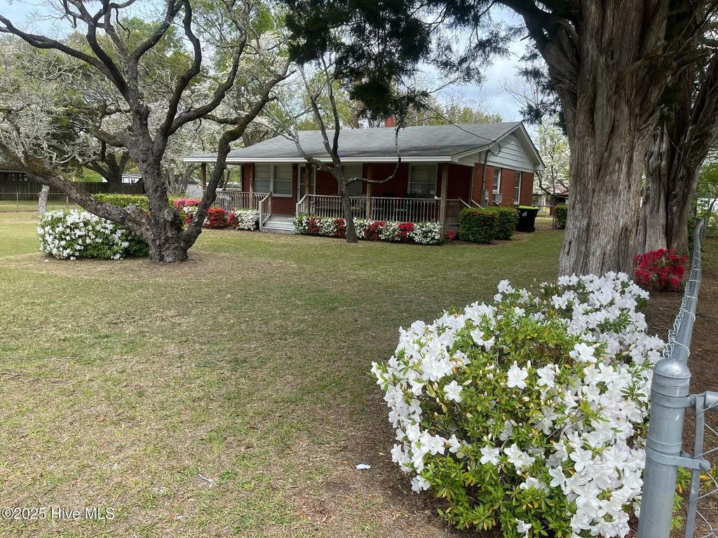 Photo of 928 Village Road, Leland, NC 28451 (MLS # 100532099)