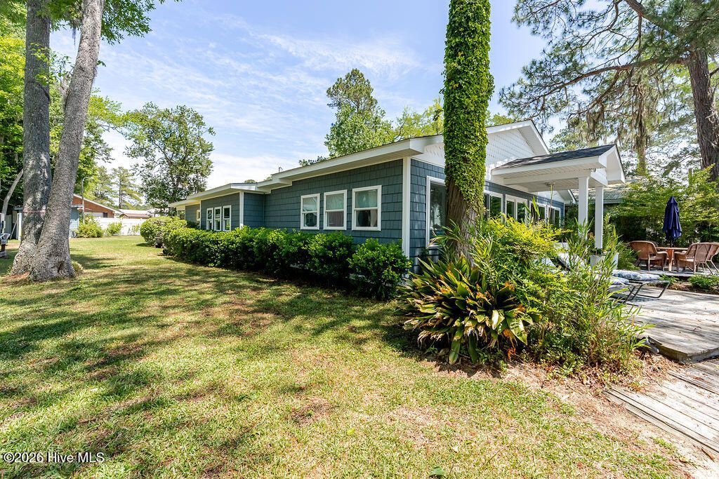 Photo of 103 W Carolina Avenue, Elizabethtown, NC 28337 (MLS # 100570971)