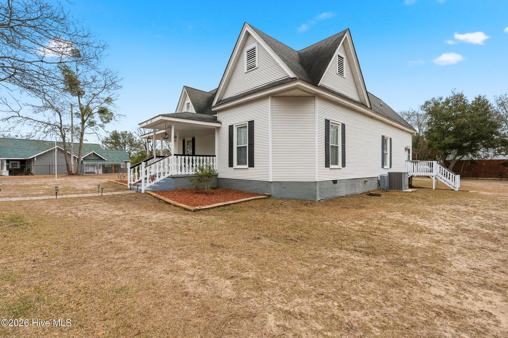 Photo of 207 Oak Avenue, Hamlet, NC 28345 (MLS # 100560159)