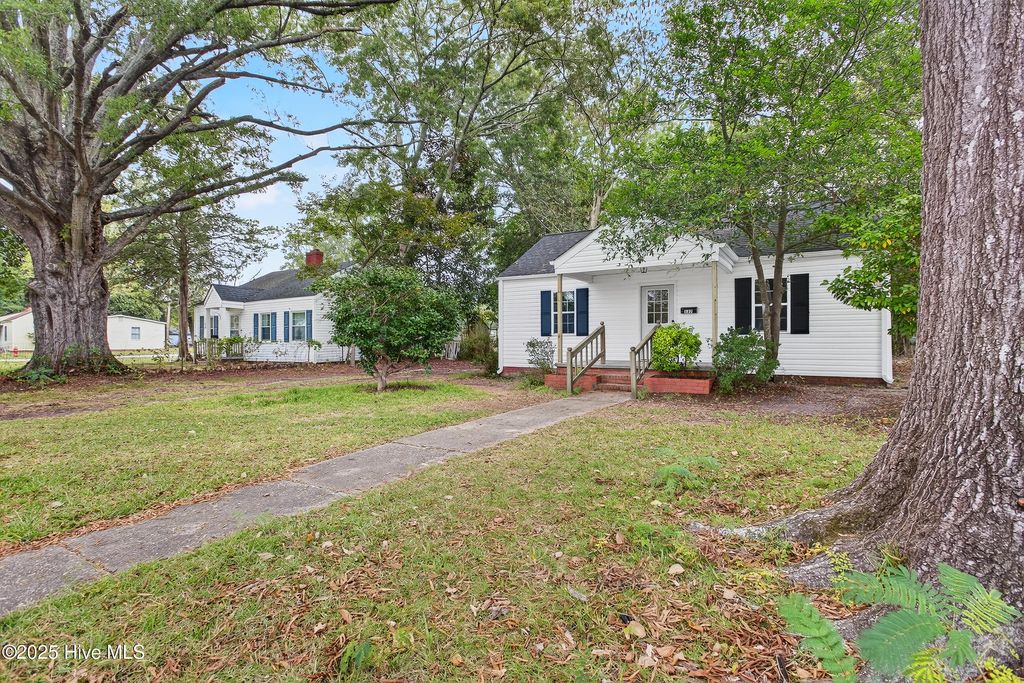 Photo of 122 Sherwood Road, Jacksonville, NC 28540 (MLS # 100535237)