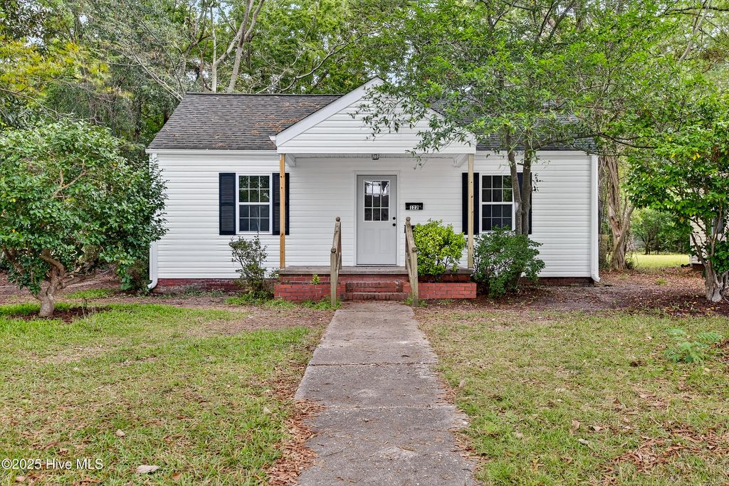 Photo of 122 Sherwood Road, Jacksonville, NC 28540 (MLS # 100535237)