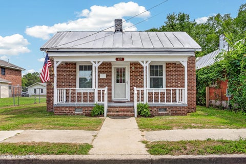 Photo of 109 E South Street, Kinston, NC 28501 (MLS # 100587420)