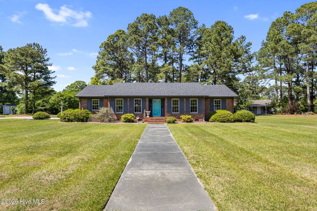 Photo of 505 Forrest Road, Warsaw, NC 28398 (MLS # 100570810)