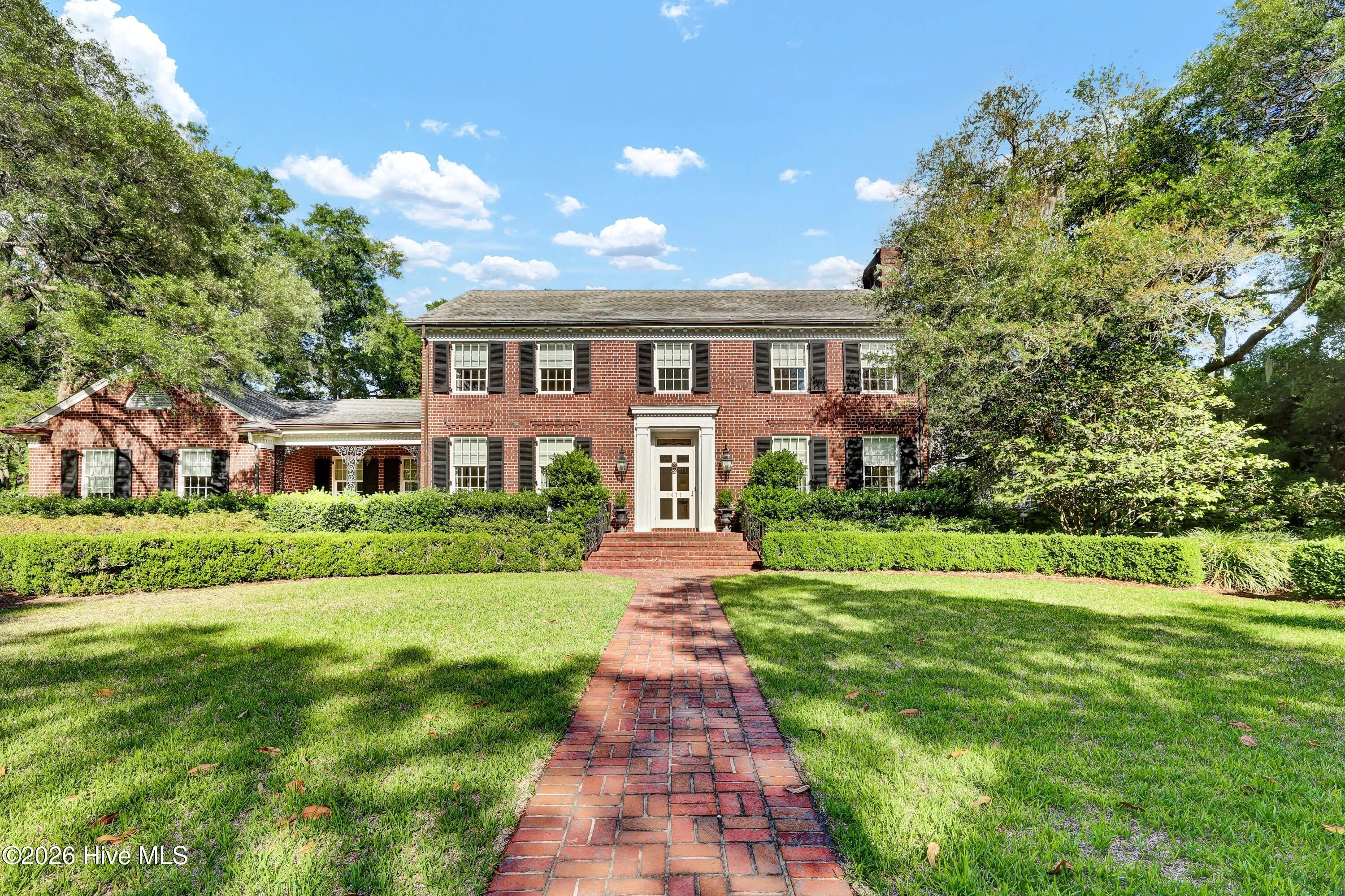 1411 Live Oak Parkway
