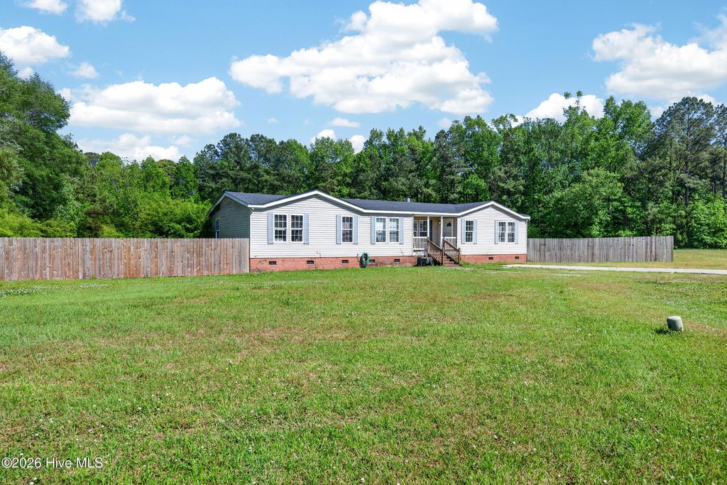 Photo of 201 Michelle Lane, Maysville, NC 28555 (MLS # 100569096)