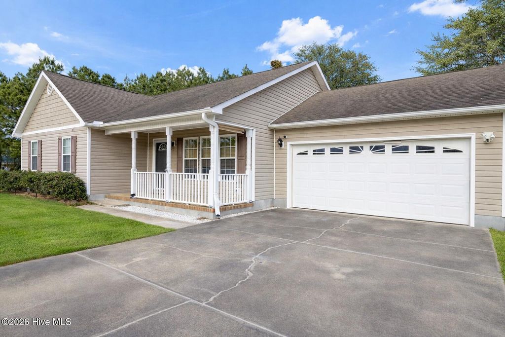 Photo of 129 Acorn Way, Richlands, NC 28574 (MLS # 100552858)