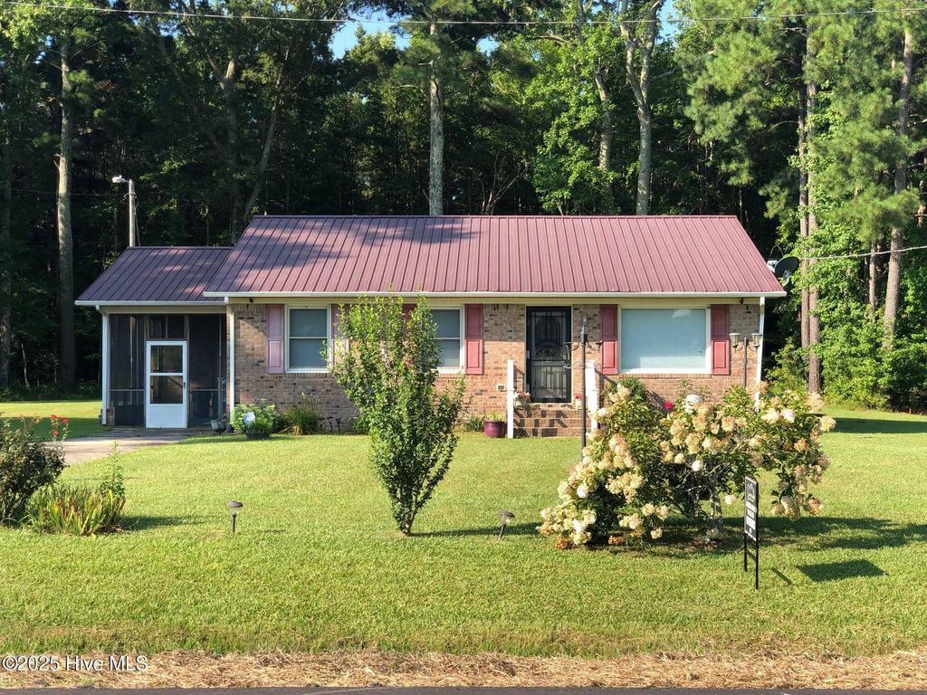 Photo of 302 Jamestown Road, Windsor, NC 27983 (MLS # 100520936)