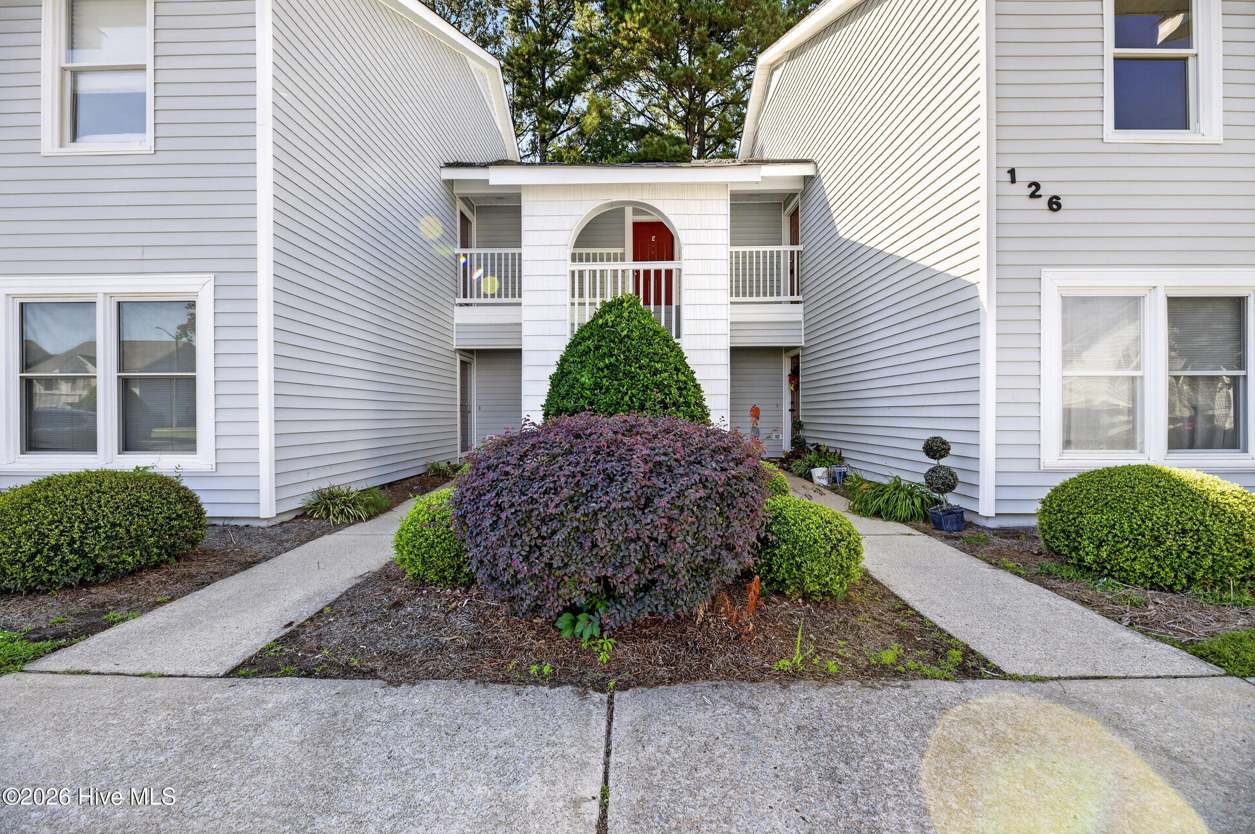 126 W Victoria Court F