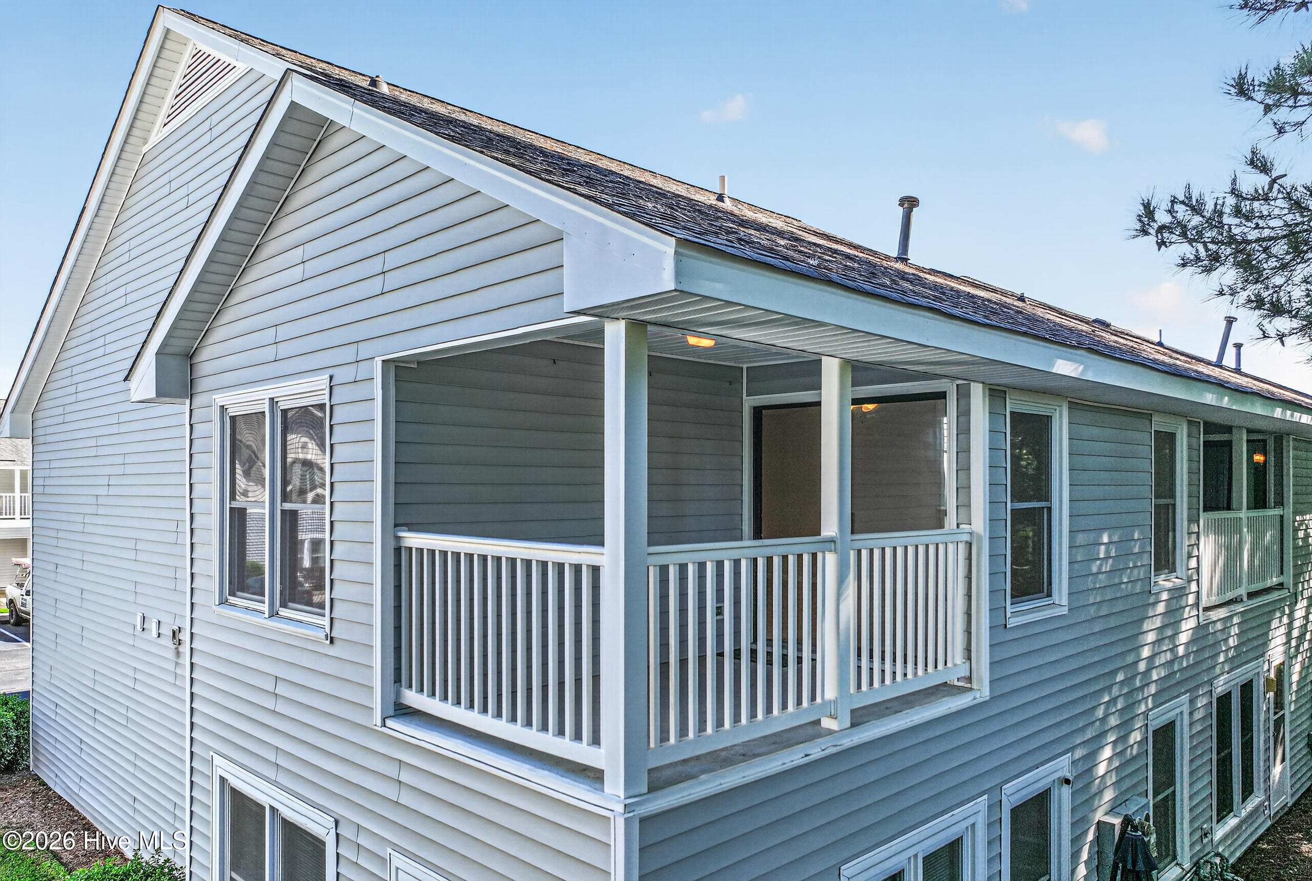 126 W Victoria Court F