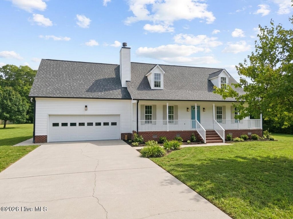 Photo of 810 Sutter'S Place Drive, Winterville, NC 28590 (MLS # 100597713)