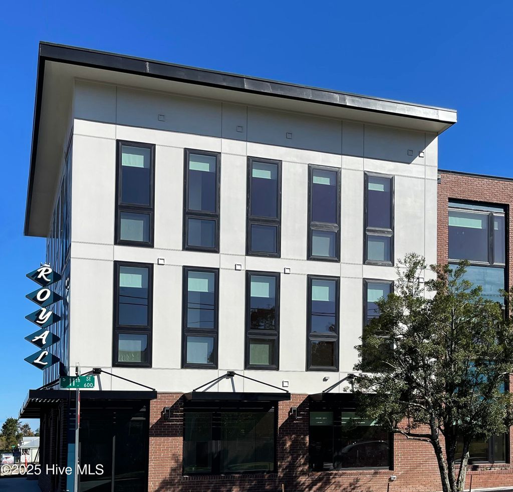 Photo of 1102 Castle Street #306, Wilmington, NC 28401 (MLS # 100545512)