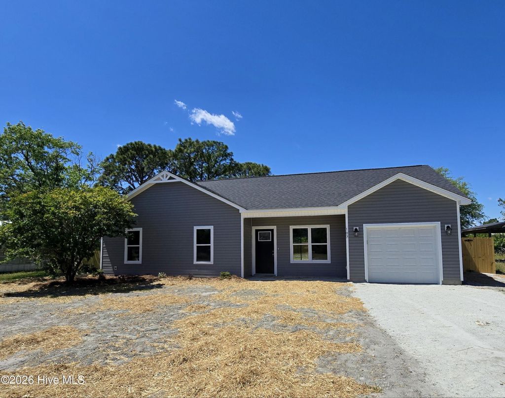 Photo of 107 N Queen Street, Hubert, NC 28539 (MLS # 100569407)