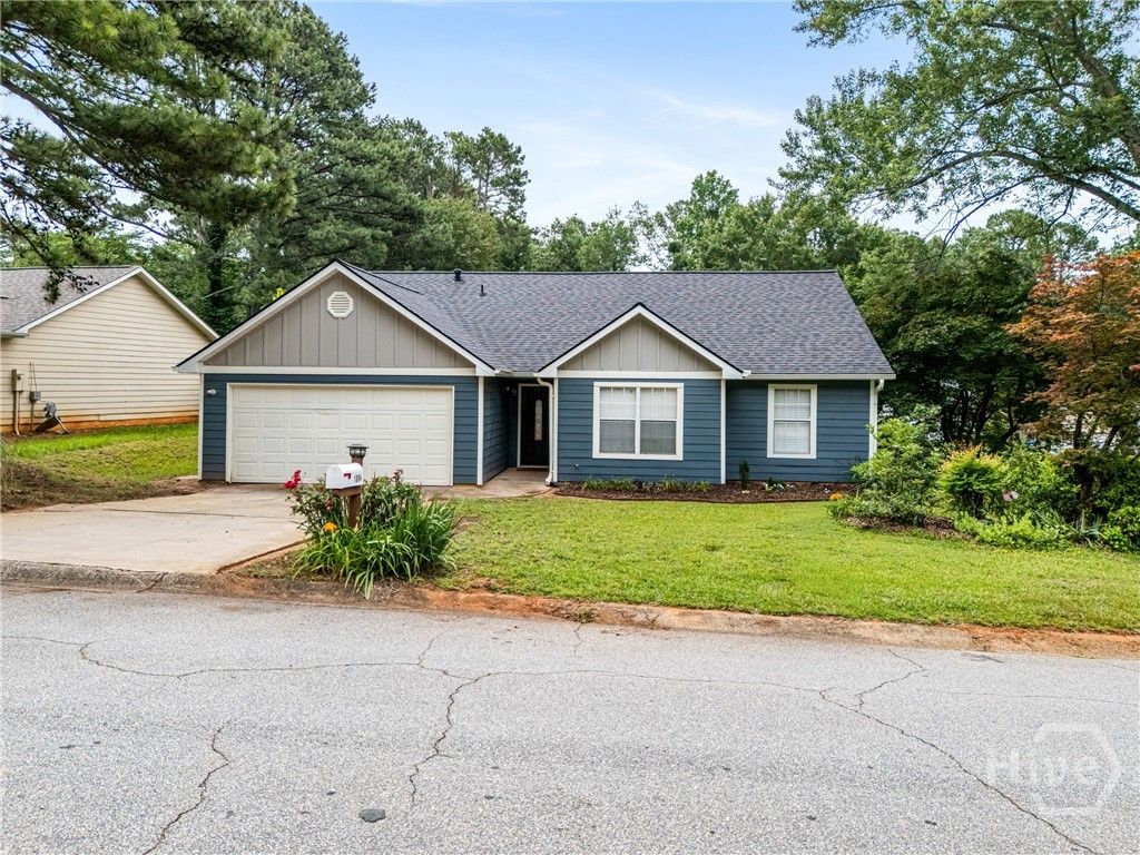 Photo of 1004 Orchard Mill Court, Lawrenceville, GA 30043 (MLS # CL357803)
