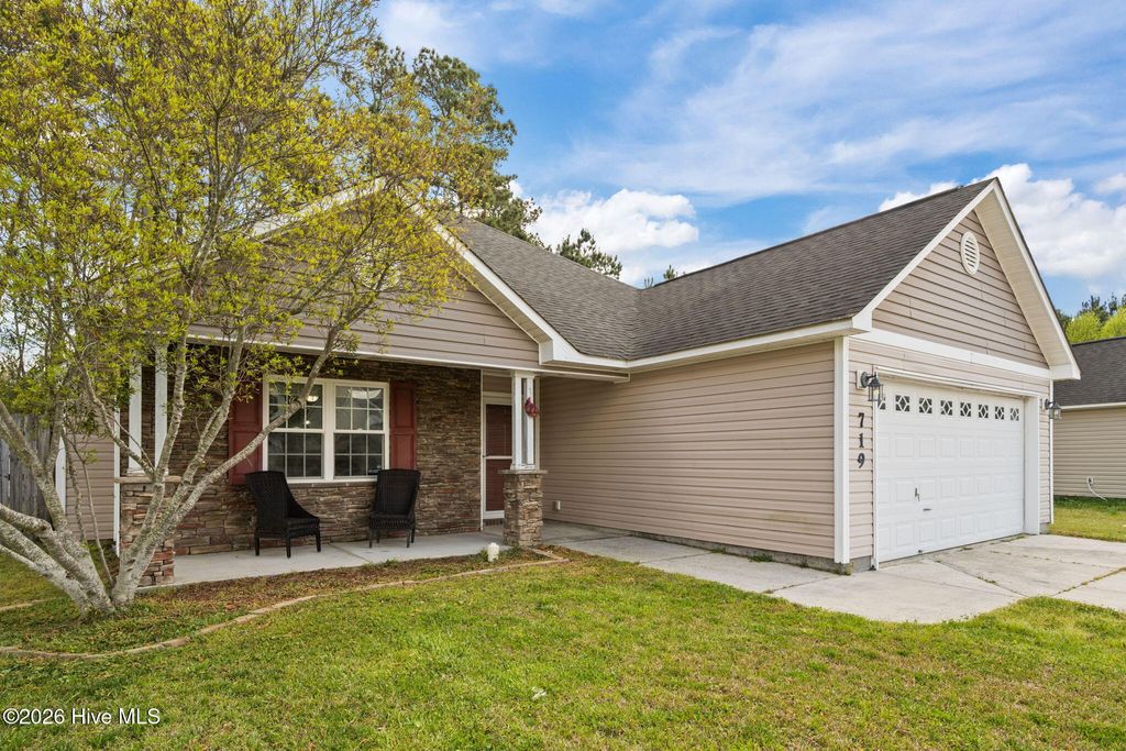 Photo of 719 Savannah Drive, Jacksonville, NC 28546 (MLS # 100565061)