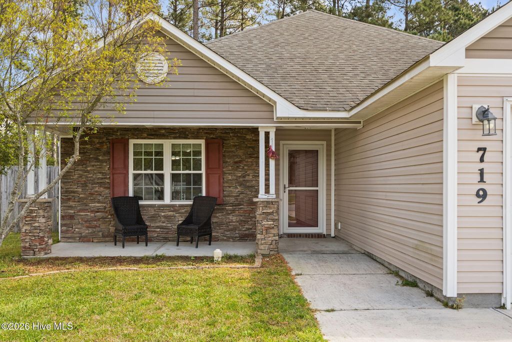 Photo of 719 Savannah Drive, Jacksonville, NC 28546 (MLS # 100565061)
