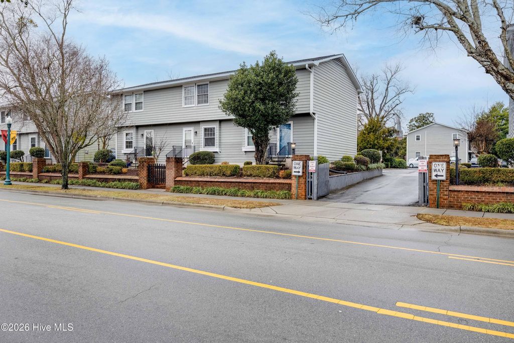 Photo of 316 River Walk, New Bern, NC 28560 (MLS # 100552141)