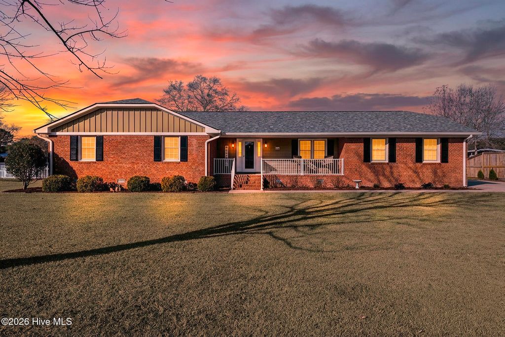 Photo of 4906 Creekside Drive, New Bern, NC 28562 (MLS # 100547772)