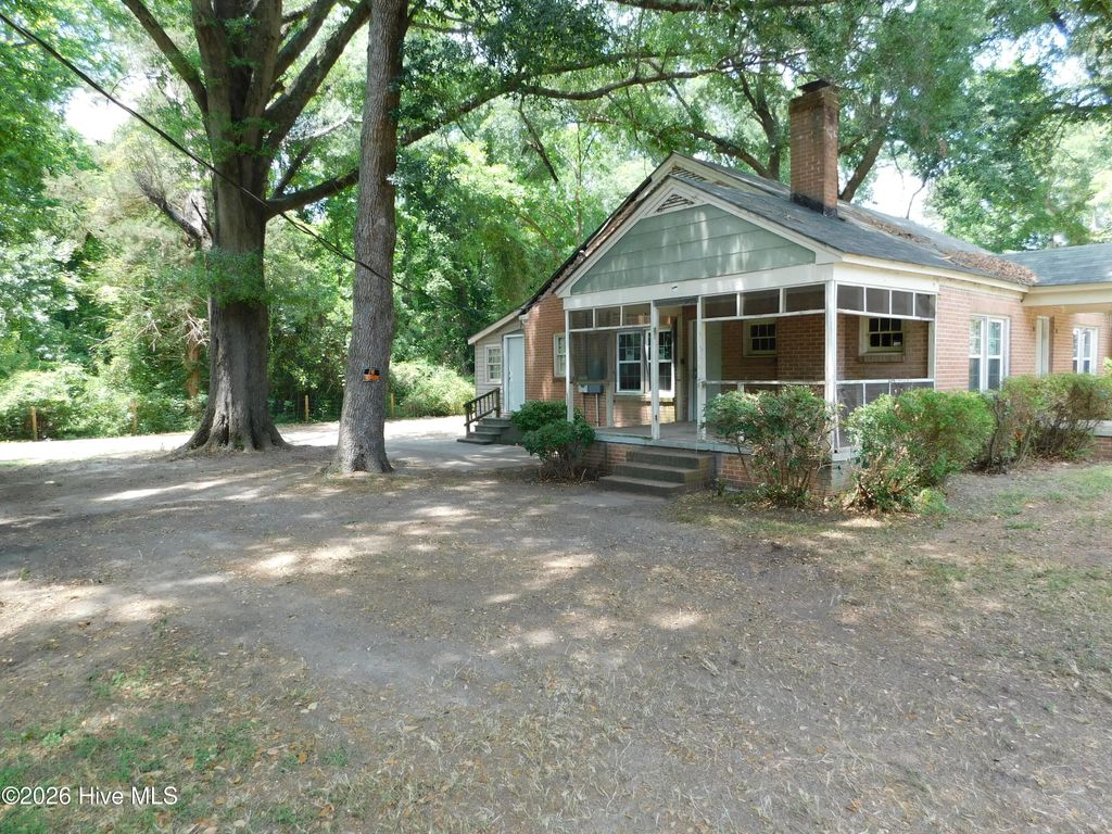Photo of 7 First Street, Laurinburg, NC 28352 (MLS # 100578468)