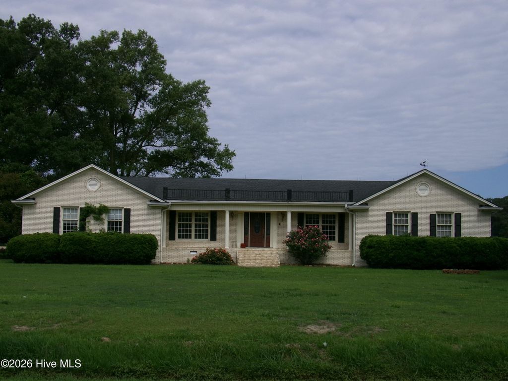 Photo of 4556 Garland Highway, Clinton, NC 28328 (MLS # 100578463)