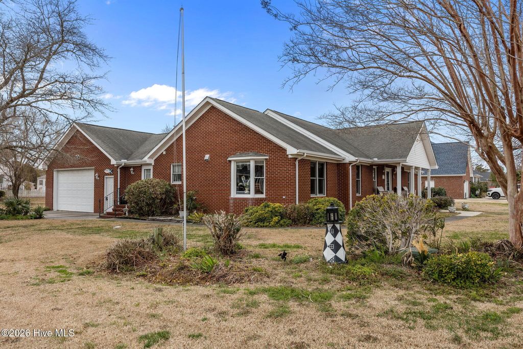 Photo of 1601 River Bluff Road, Morehead City, NC 28557 (MLS # 100558407)