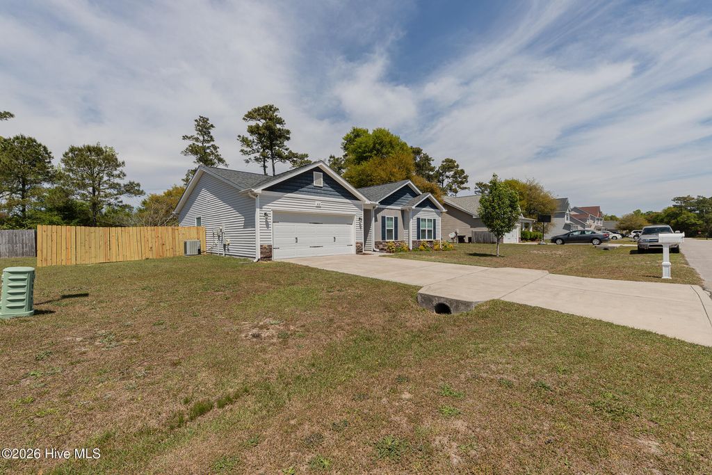 Photo of 410 Peppermint Drive, Hubert, NC 28539 (MLS # 100566582)