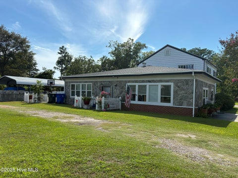 Homes For Sale - 2100 S Lakeview Drive<br/> Newport, NC 28570